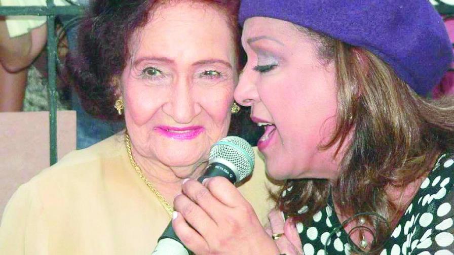 Dominicanos celebran aporte de Esther Forero