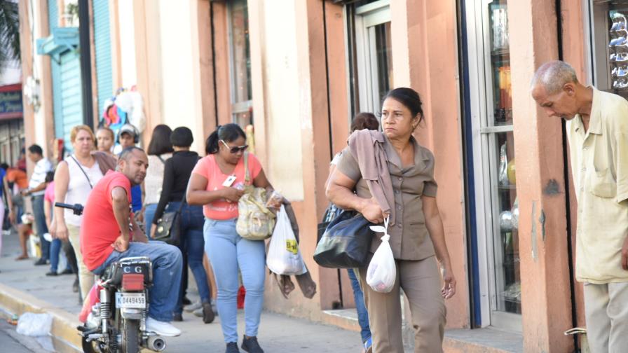 Empresas denuncian parálisis del sector comercial de Santiago