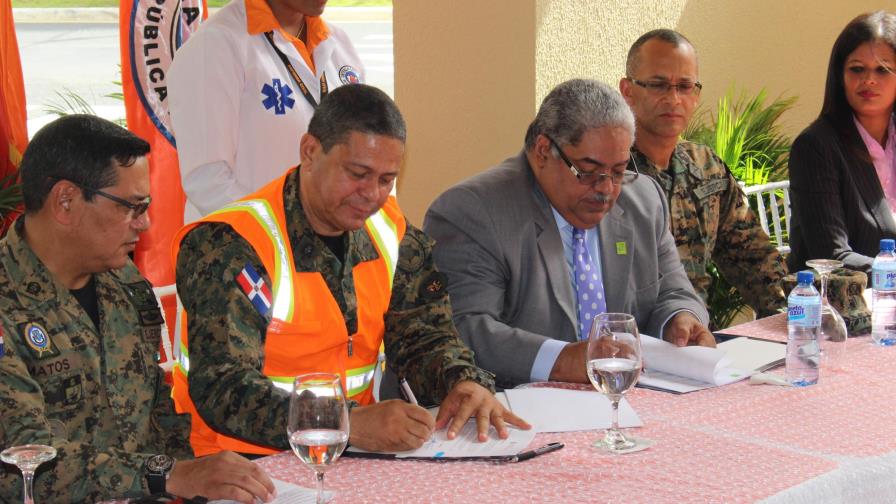 Dotarán de seguro médico a voluntarios de la Defensa Civil 
