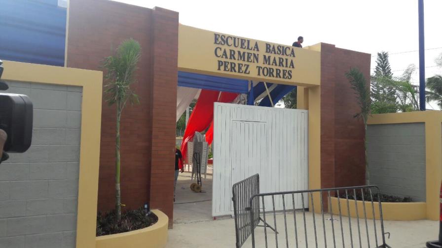 Presidente inaugura estancia infantil y un centro de educación primaria en La Romana 