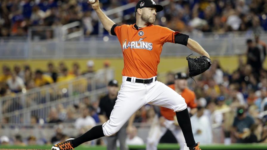 Marineros adquieren a relevista David Phelps de los Marlins 