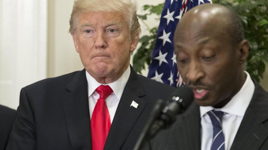 Trump tuiteó unas mil veces en 6 meses y mintió más de 800, según medios