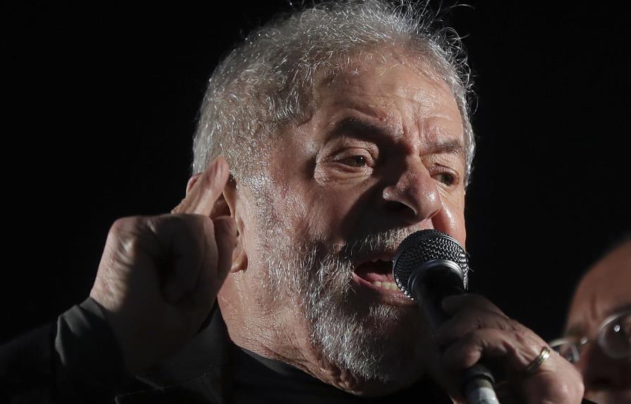 Lula recibe el apoyo de militancia mientras la Justicia avanza en su contra