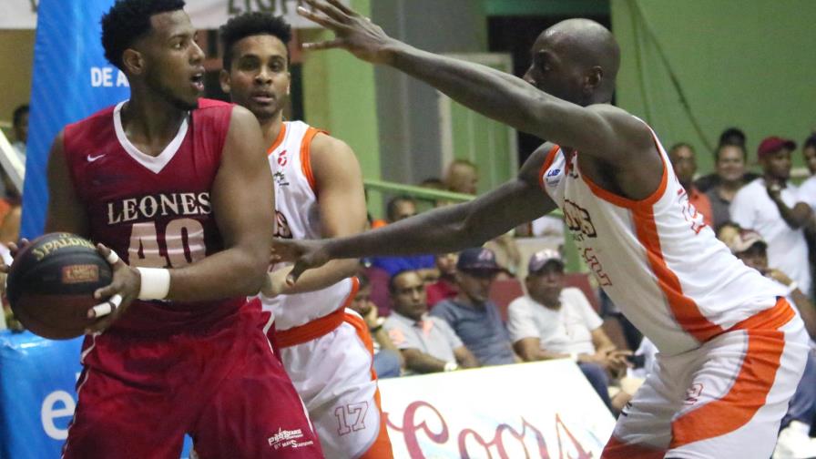 Los Leones consiguen su primera victoria al vencer a los Cañeros