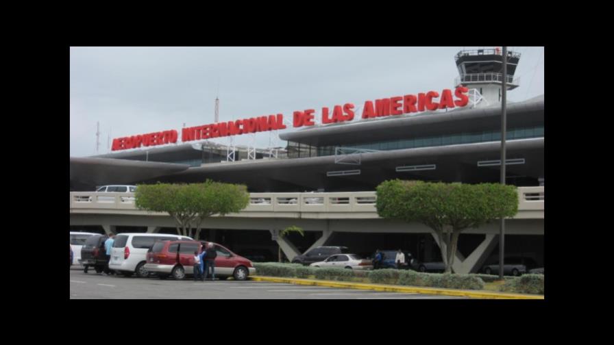 Colapsa sistema de verificación en el aeropuerto Las Américas Colapsa sistema de verificación en el aeropuerto Las Américas