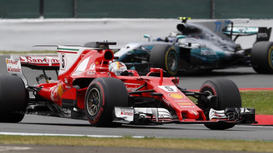 Una perforación provocó que detonara llanta de bólido de Sebastian Vettel Una perforación provocó que detonara llanta de bólido de Sebastian Vettel