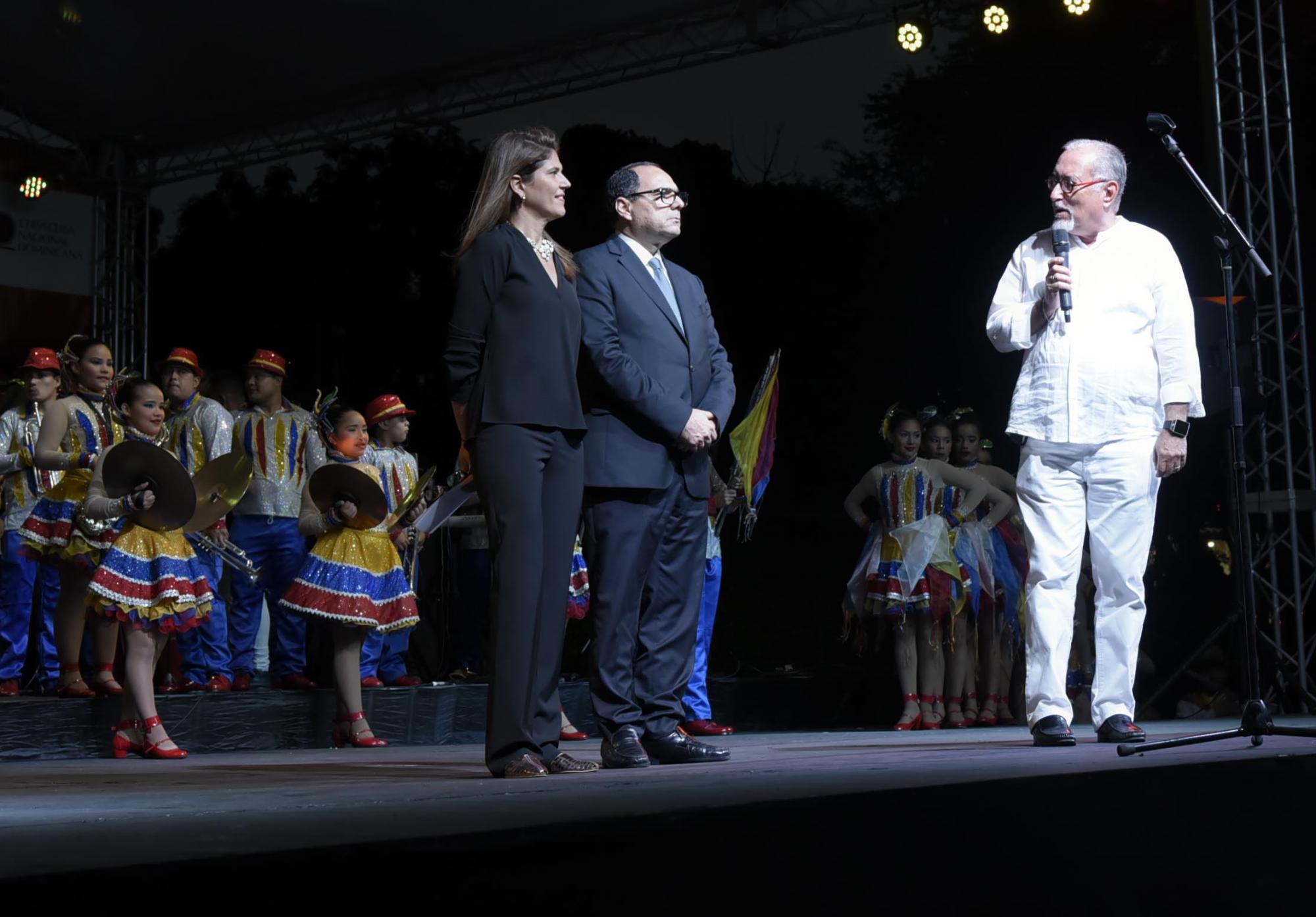 Autoridades durante el encuentro