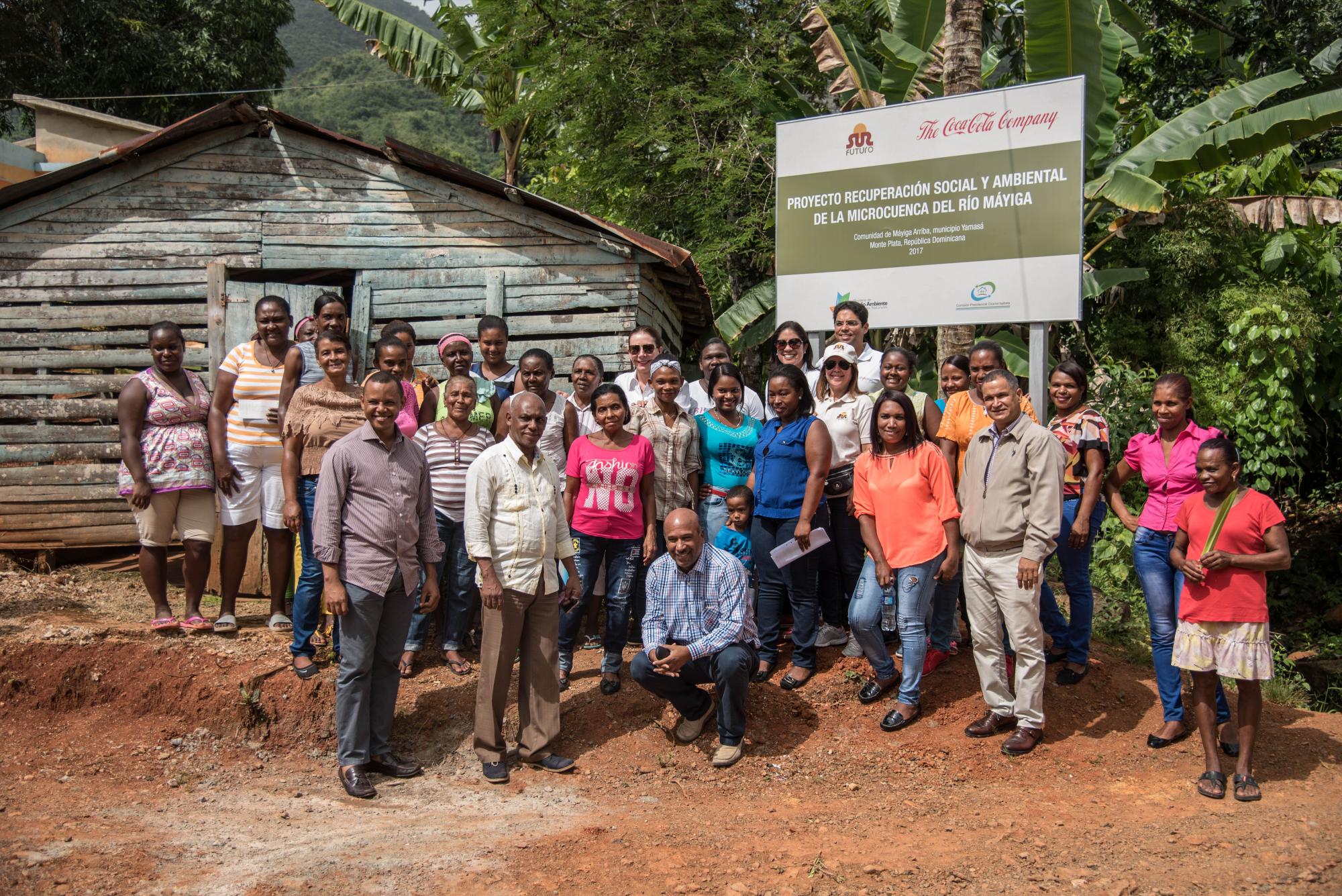 Foto de grupo al final de la actividad.