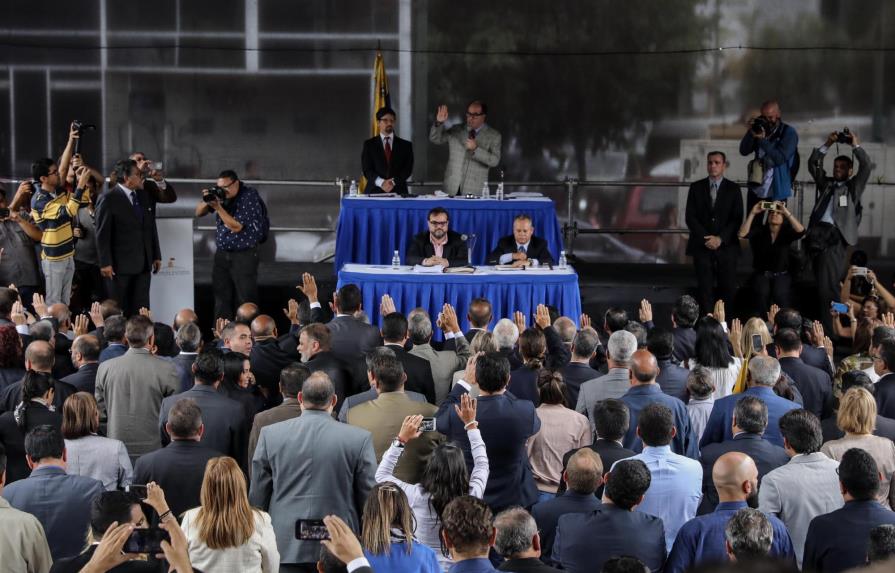 Parlamento venezolano juramenta una corte suprema paralela