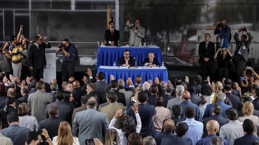 Parlamento venezolano juramenta una corte suprema paralela