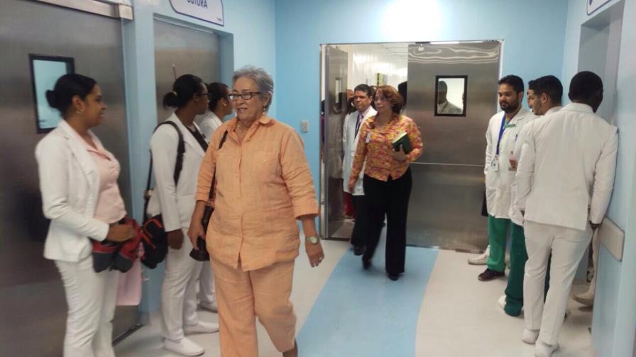 Ministra de Salud lamenta no encontrar obreros trabajando en remodelación hospital Cabral y Báez 