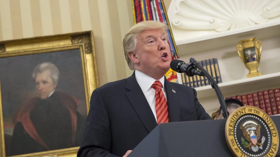 Trump advierte del poder militar de Estados Unidos al inaugurar potente portaaviones 