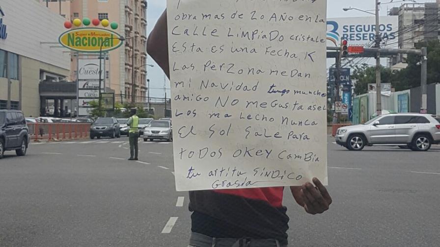 El mensaje de un limpiavidrios a “la actitud” del alcalde David Collado