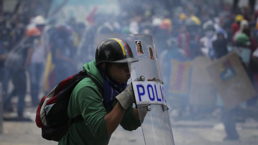 Reprimen con gases marcha contra Constituyente 