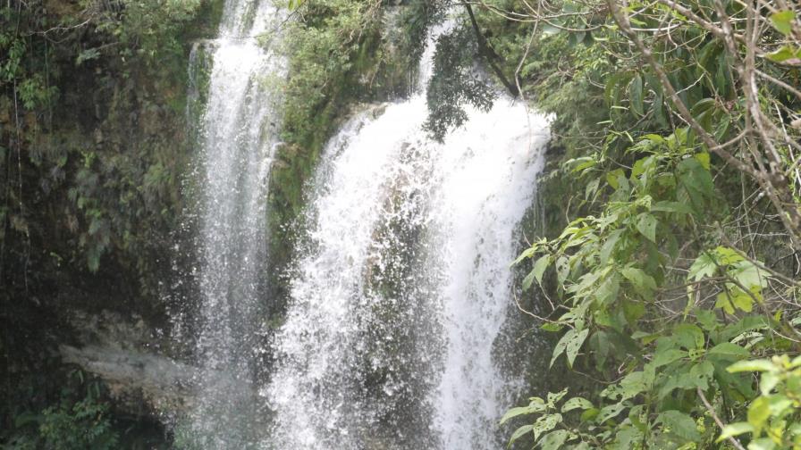 Fun-Fun, alta y elegante catarata en Los Haitises 