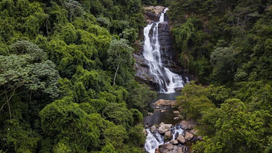 El Gallo, impresionante salto de agua en la Cordillera Central 