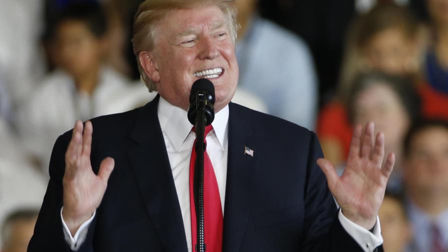 Donald Trump dice que tiene “autoridad total” para emitir indultos 