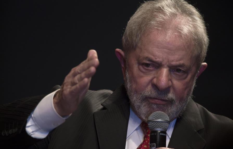  Lula da Silva dice que dinero bloqueado en fondos de pensión lo ganó impartiendo conferencias