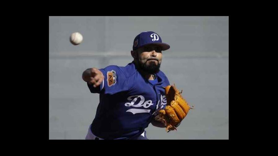 Los Dodgers envían a Sergio Romo a los Rays de Tampa
