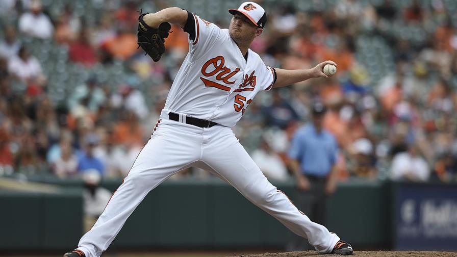 Zach Britton fija marca de salvados, Orioles superan a Astros 
