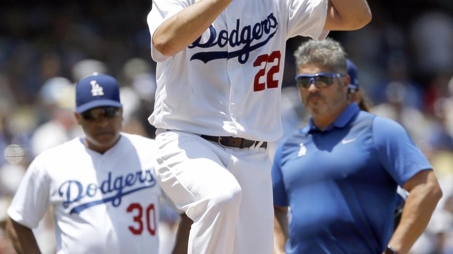 Dodgers triunfan, pero quedan preocupados por Clayton Kershaw