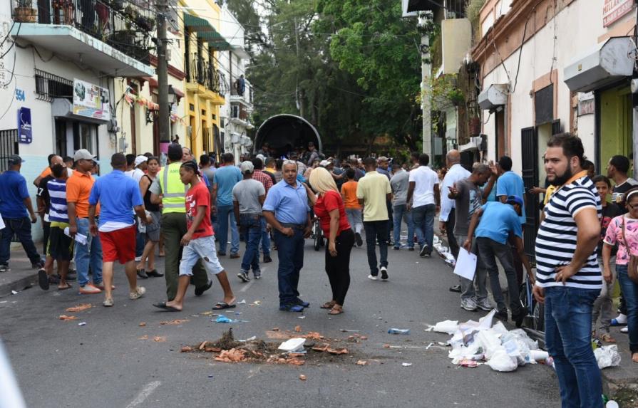 Comerciantes protestan  por prohibición de estacionamiento en vía de la Ciudad Colonial