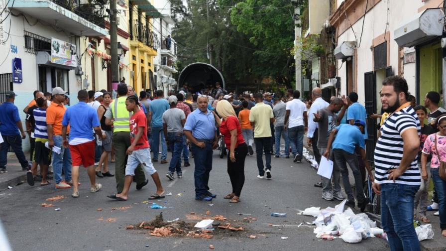 Comerciantes protestan  por prohibición de estacionamiento en vía de la Ciudad Colonial