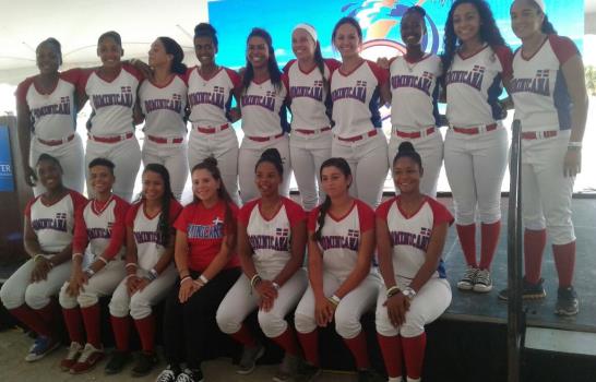 Dominicana vence a Argentina 12-9 en apertura mundial sub-19 sóftbol femenino