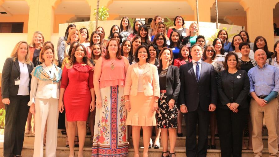 Programa del BID busca fortalecer liderazgo de mujeres en sector público 