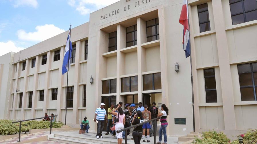 Juez dispone tres meses de prisión preventiva a médicos en Moca