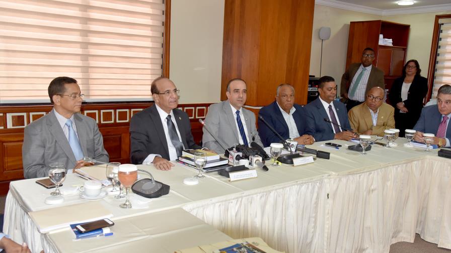 Comisión que estudia Ley de Partidos escucha opinión del presidente de la JCE