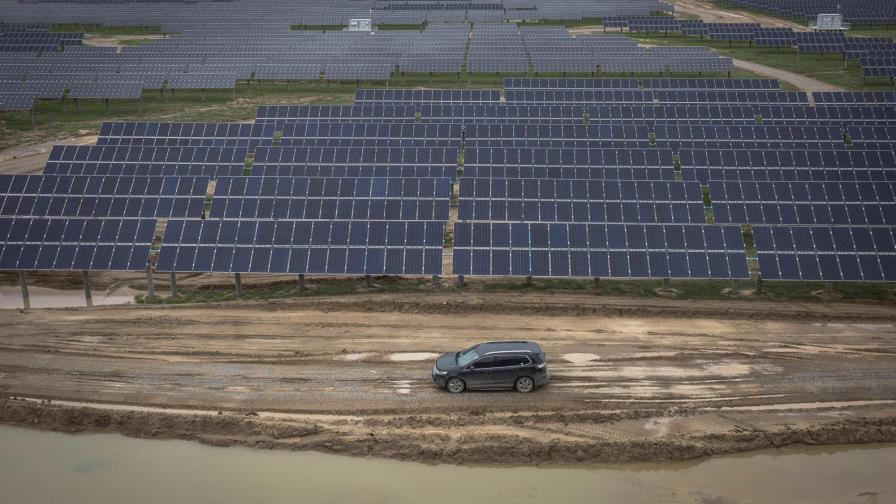 China y el PNUD inauguran una planta de energía solar con forma de oso panda