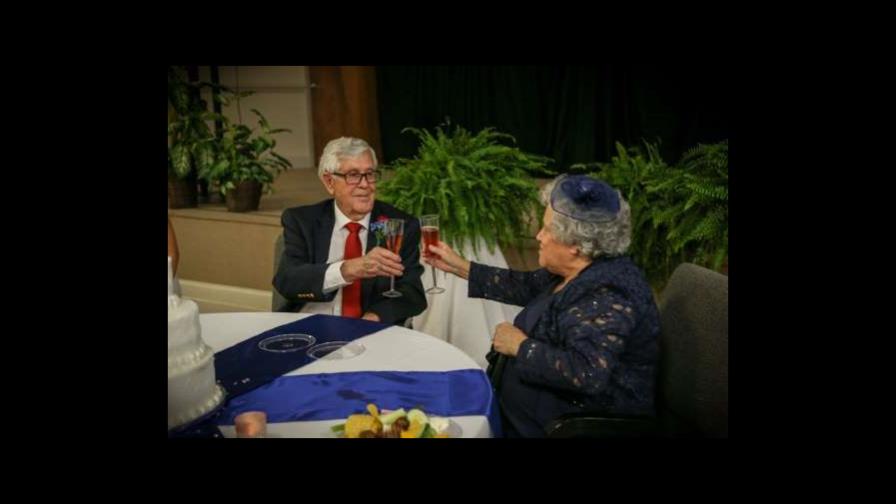 La historia de amor de una pareja que 70 años después de separarse, se reencuentra y se casa