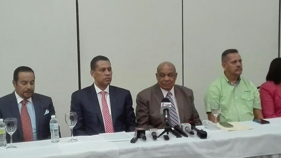 Vicepresidentes del PRD y Guido Gómez depositan recurso contra Miguel Vargas Maldonado