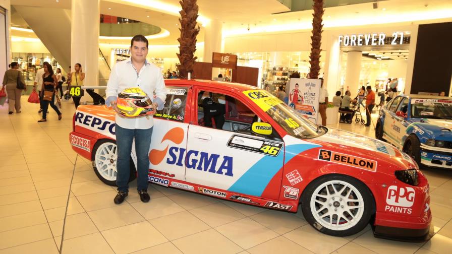 Presentan exhibición de carros campeones de automovilismo 2016 