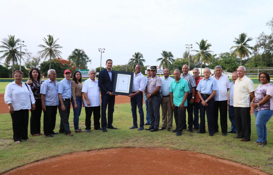 CND remodela estadio de béisbol en San Jerónimo