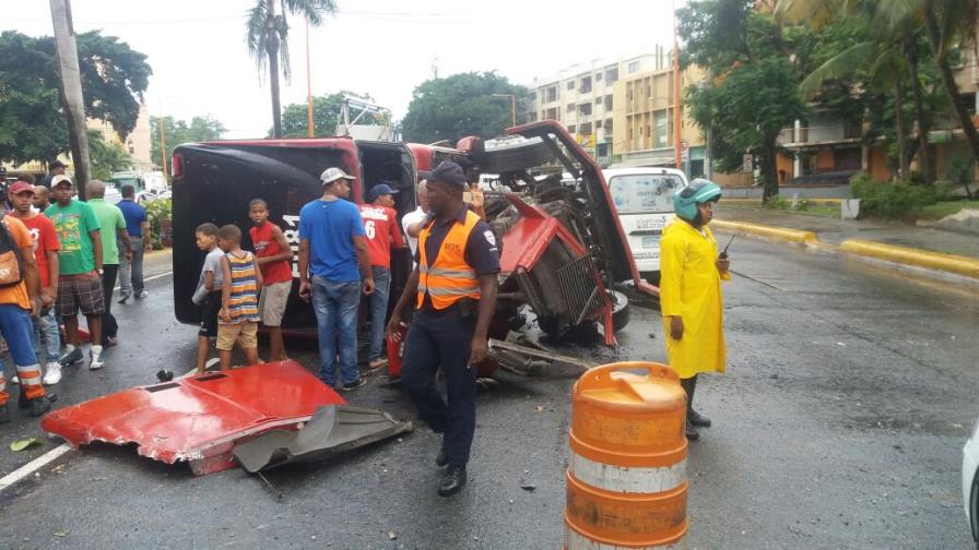 Patana se accidenta en el Expreso V Centenario y provoca tapón