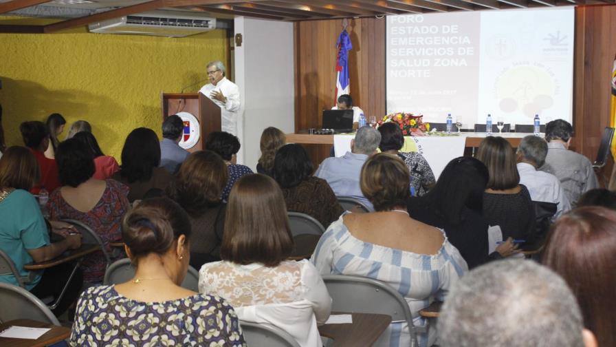 Analizan crisis que afecta al sector salud en el Cibao