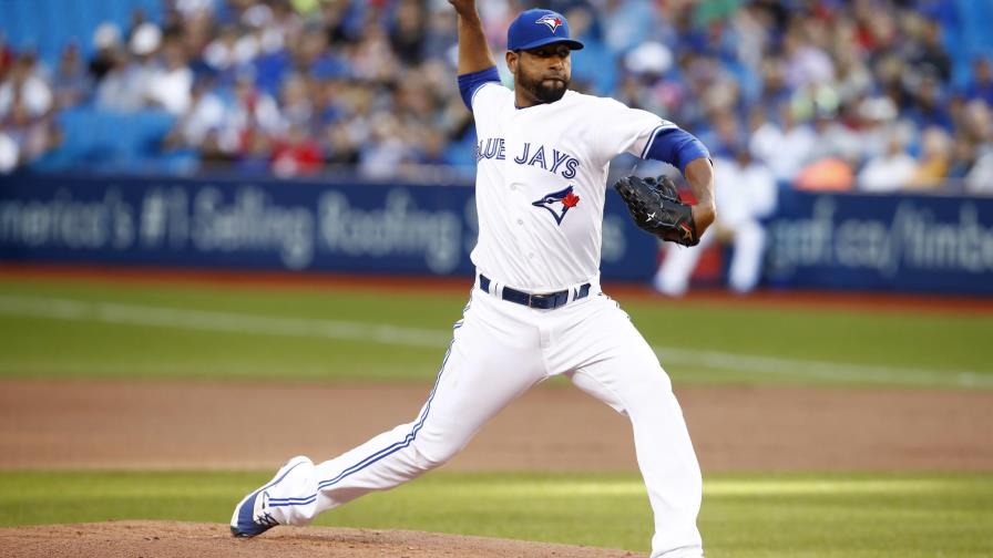 César Valdez triunfa por primera vez en siete años en Grandes Ligas