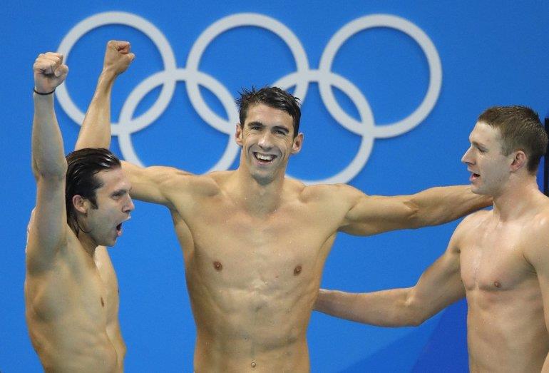 EEUU fija record en relevo mixto combinado en natación