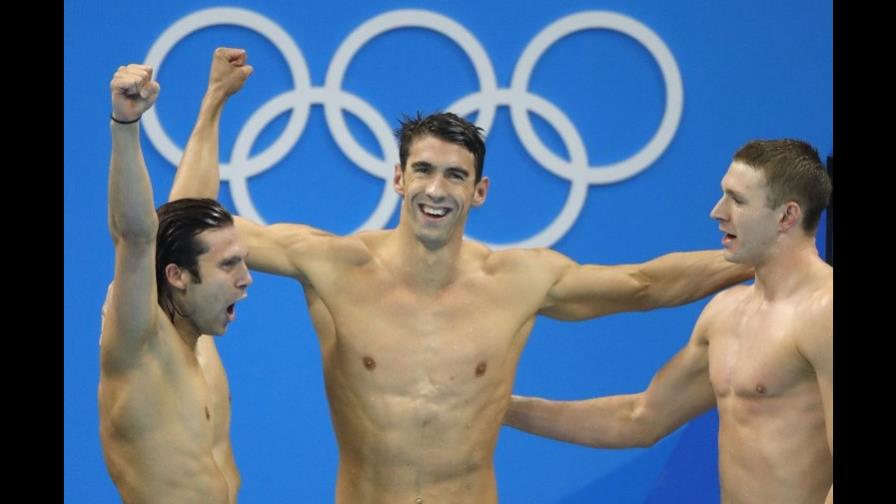 EEUU fija record en relevo mixto combinado en natación
