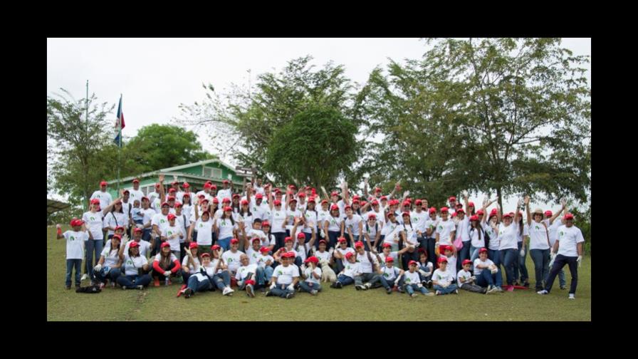 Reforestan en los Humedales Ozama