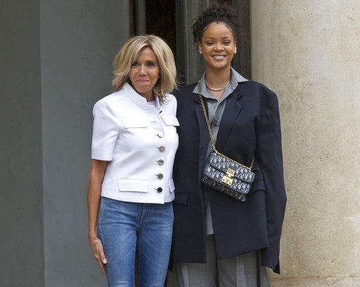 Macron recibe a Rihanna en el Palacio del Elíseo 