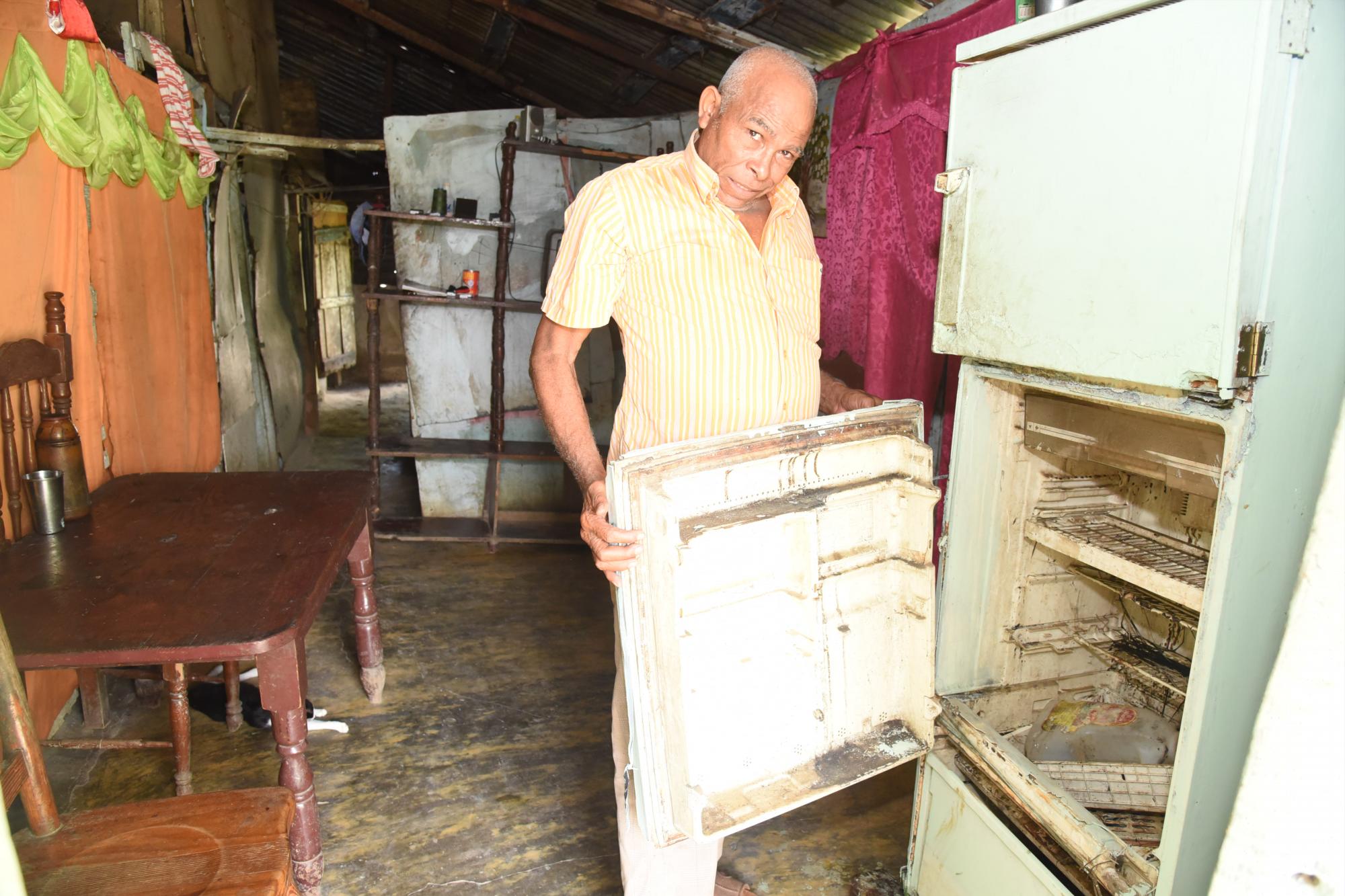 La nevera que comparte el dueño de la casa con Sumérgida y sus hijos.