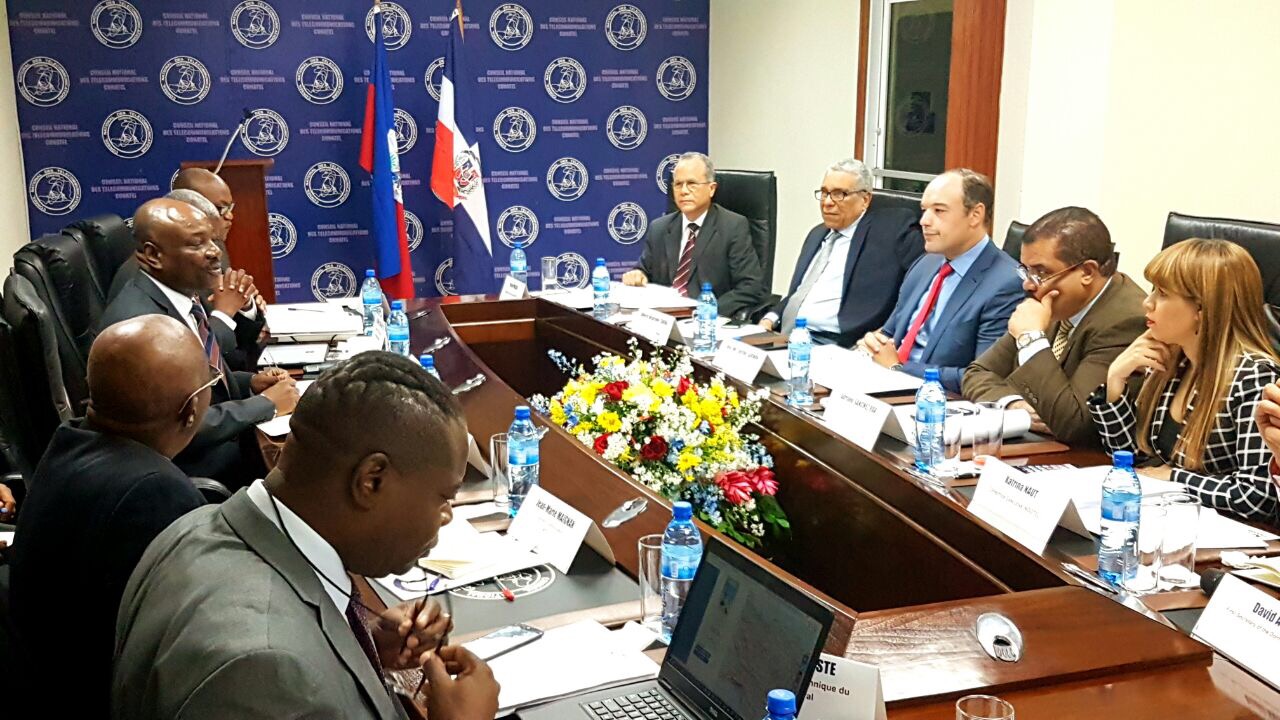 Delegación dominicana reunida en Puerto Príncipe con delegación haitiana.