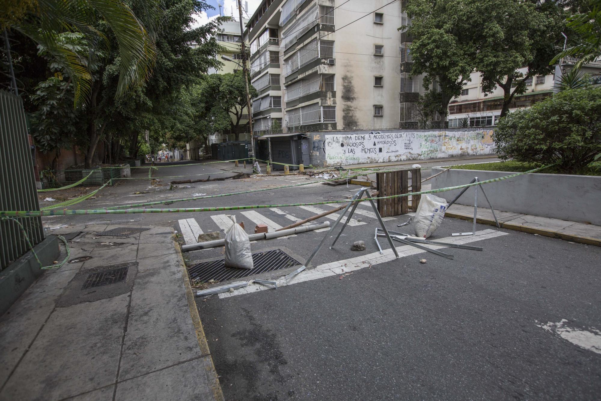 Vista de calles, avenidas y autopistas parcialmente vacías hoy, miércoles 26 de julio de 2017, durante la huelga general de 48 horas en Caracas.