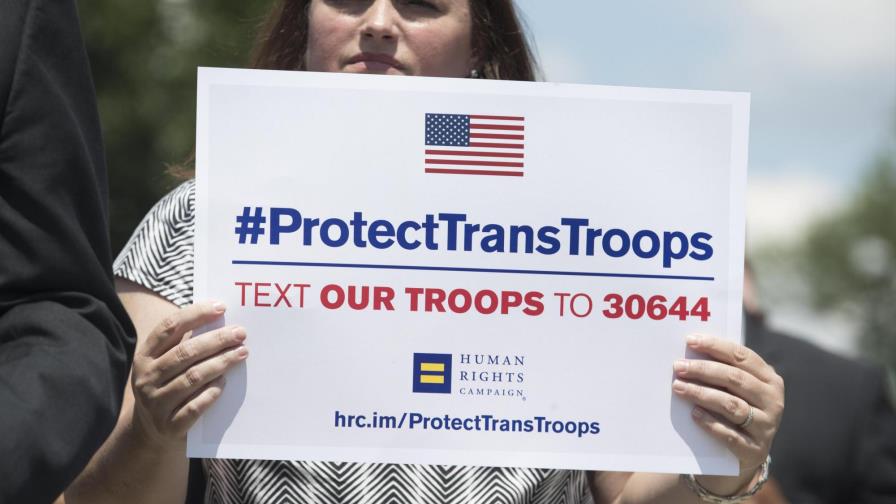 Fuertes reacciones a decisión de Trump de prohibir transexuales en el ejército