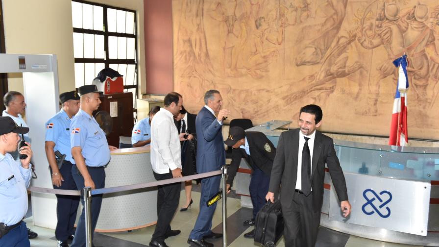 Aplazan conocimiento de querella de José Ramón Peralta contra Leonardo Faña para la próxima semana