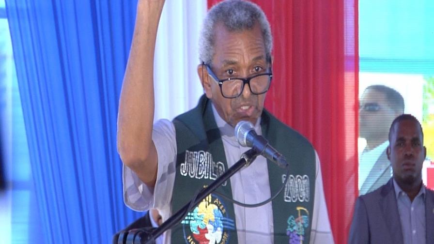 Feligreses respaldan cura hizo varias peticiones al presidente Danilo Medina