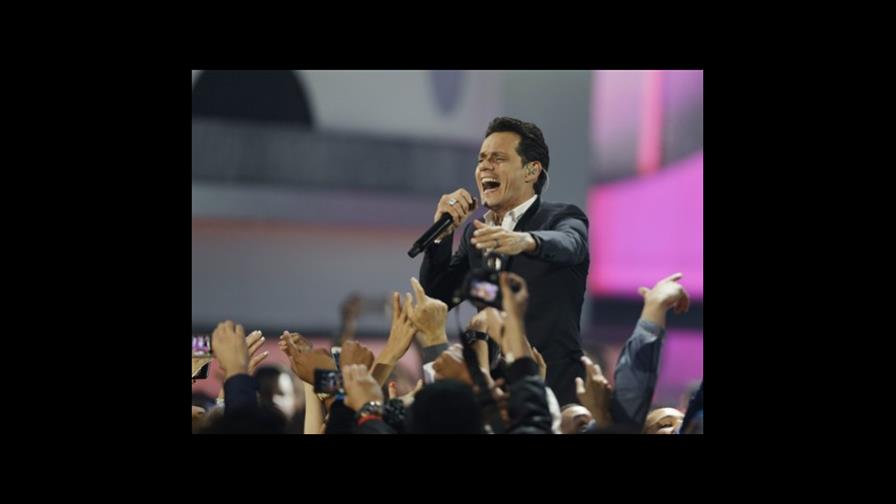 Marc Anthony de luto por la muerte de su madre Marc Anthony de luto por la muerte de su madre